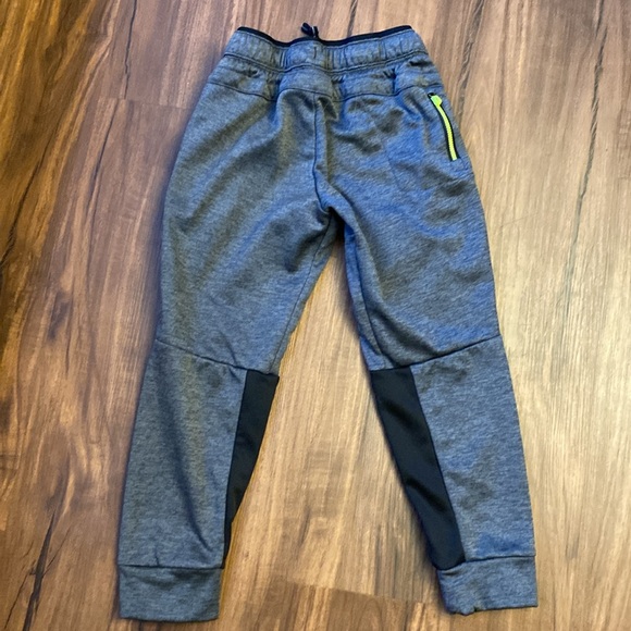 Boys Khakis & Jogging Pants - Picture 9 of 10